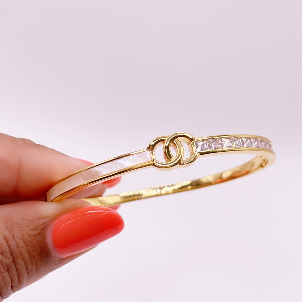 Elegant Gold Bracelet